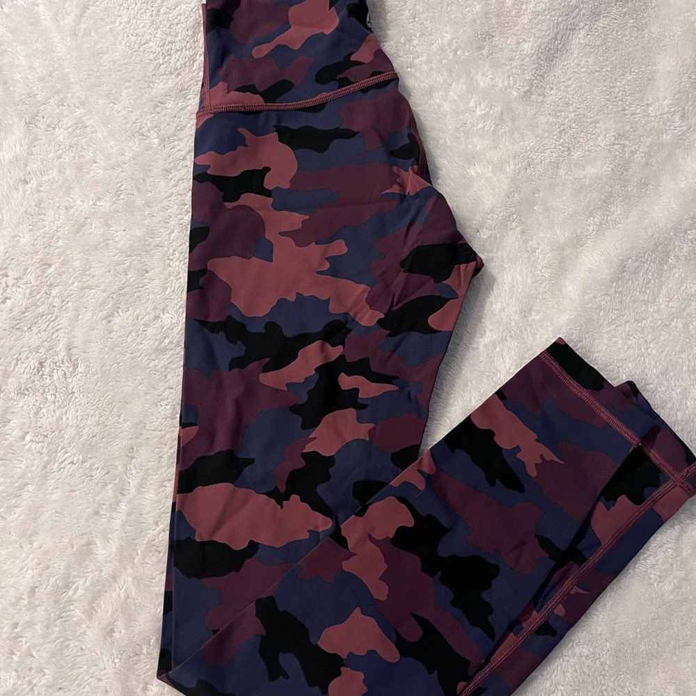 Lululemon Athletica Pink and Black Leggings for Active Wear